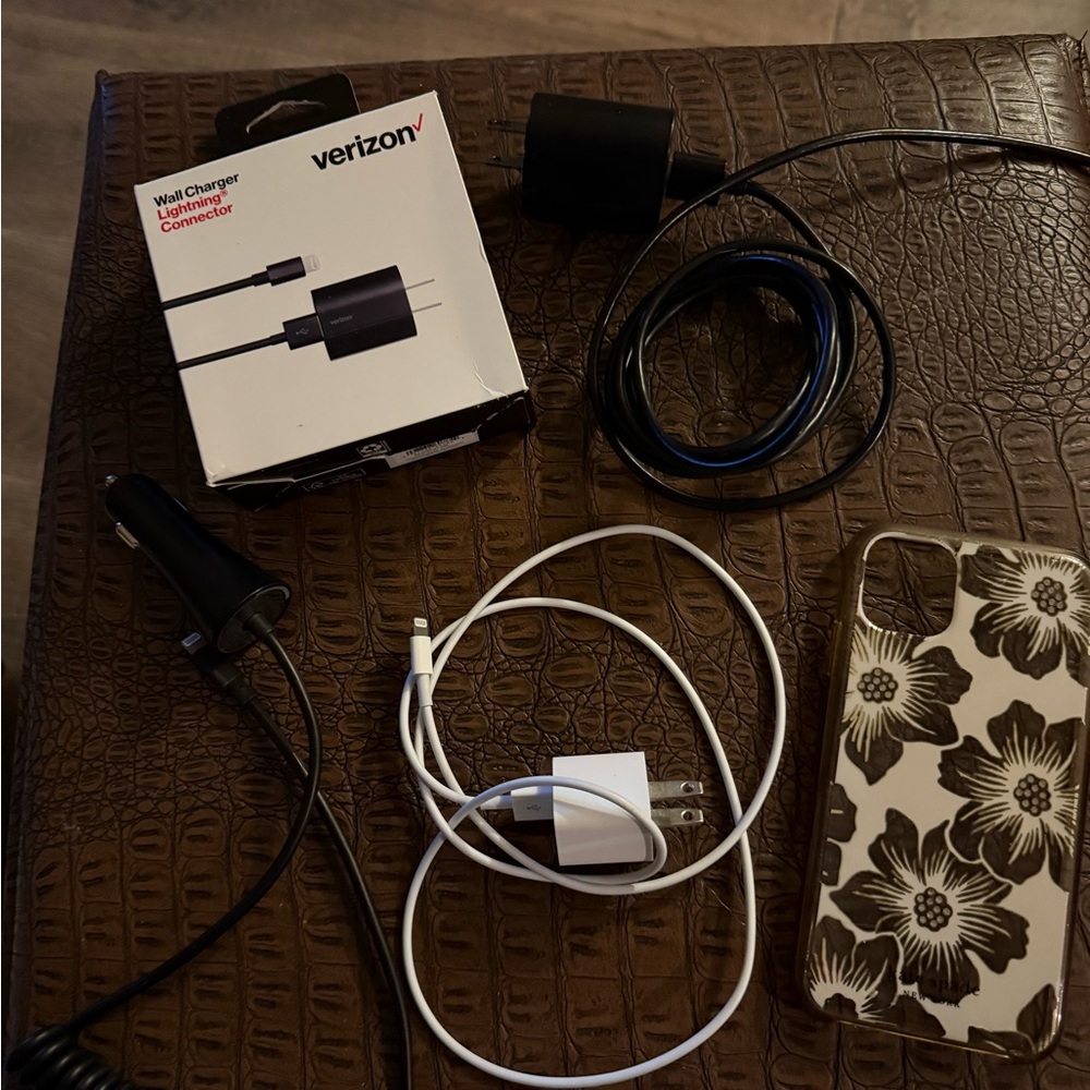 Kate Spade iPhone 11 case plus 3 Verizon Chargers 6 ft. 3 ft. Car charger